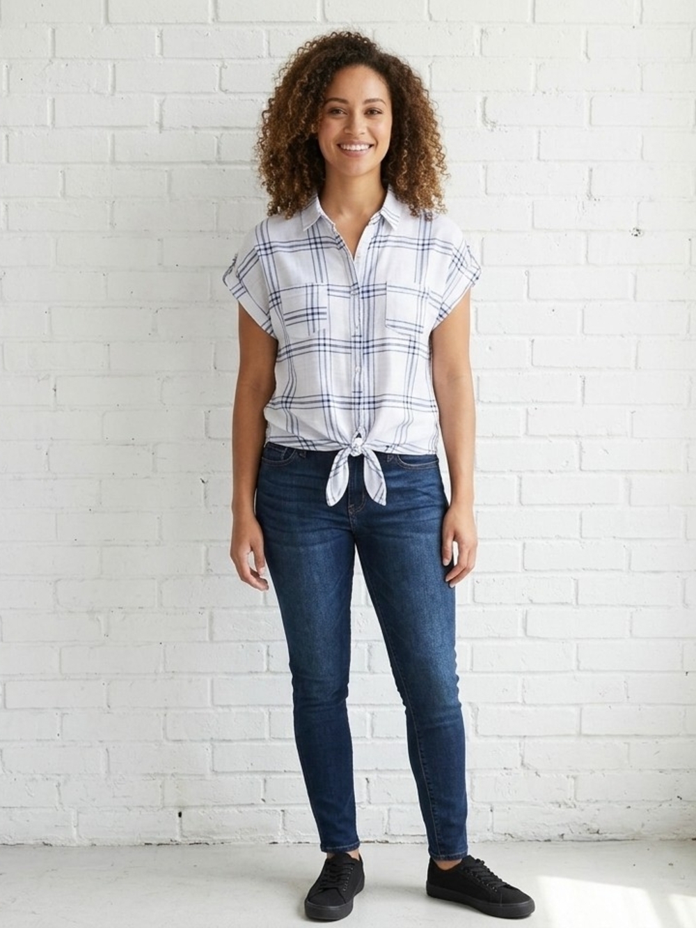 ​Eden & Olivia White Blue Plaid Front Tie Button Down Top M